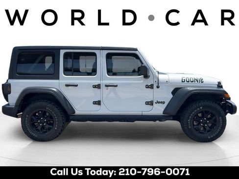 Used 2022 Jeep Wrangler Unlimited Sport AWD/4WD image 8