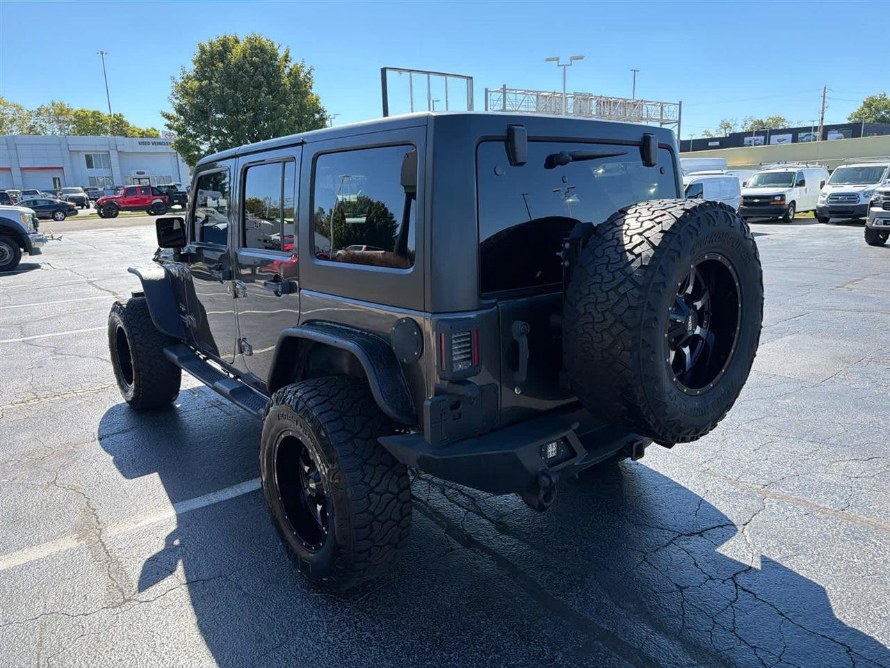 Used 2017 Jeep Wrangler Unlimited Sahara w/ Connectivity Group AWD/4WD image 6