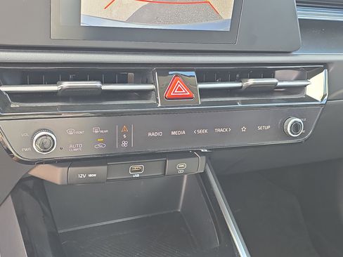 Certified 2025 Kia Niro LX FWD image 24