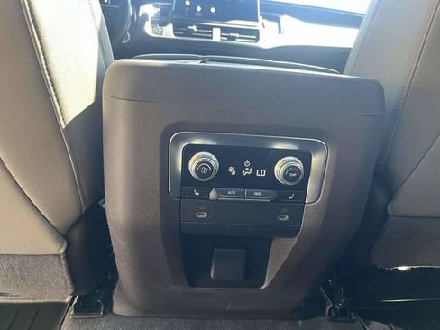 Used 2022 GMC Yukon XL SLT w/ SLT Premium Package RWD image 15