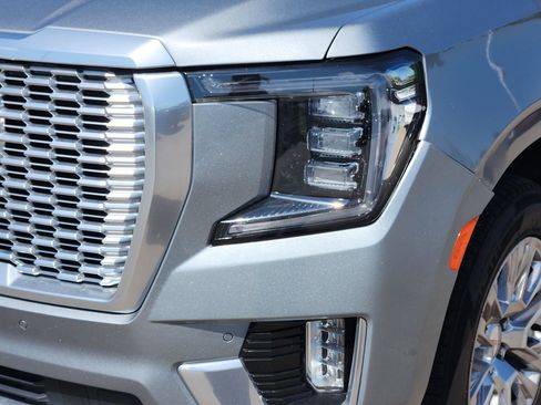 Used 2023 GMC Yukon XL Denali RWD image 11