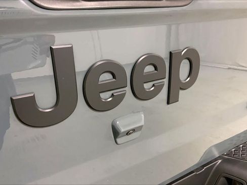 Used 2025 Jeep Gladiator Sport w/ Premium Package AWD/4WD image 57