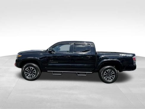Used 2023 Toyota Tacoma TRD Sport w/ Technology Package AWD/4WD image 3