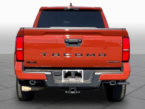 Used 2025 Toyota Tacoma TRD Sport AWD/4WD image 5