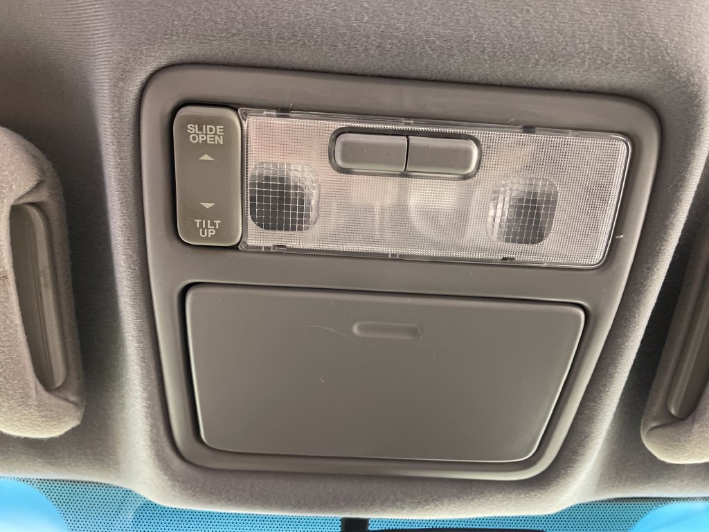 Used 2001 Toyota Avalon XLS w/ Option Pkg 6 FWD image 29