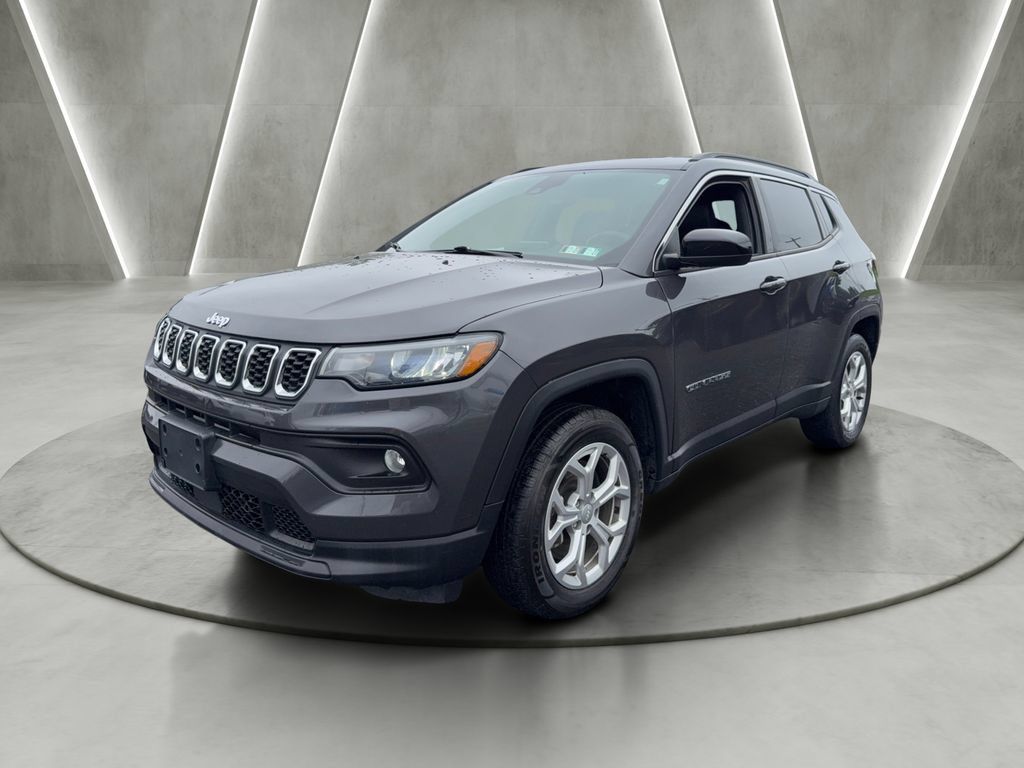 Used 2024 Jeep Compass Latitude AWD/4WD image 3