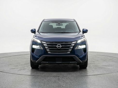 Used 2025 Nissan Rogue SV AWD/4WD image 2