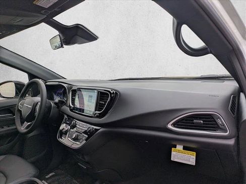 New 2026 Chrysler Voyager LX image 17