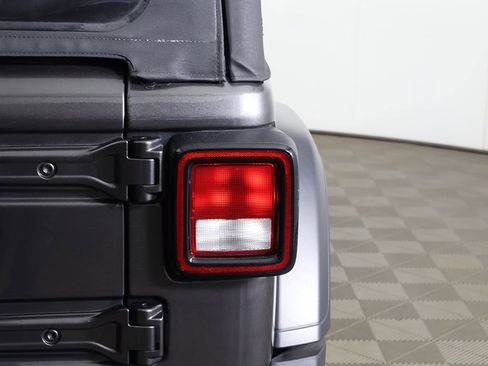 Used 2019 Jeep Wrangler Unlimited Sport S AWD/4WD image 13
