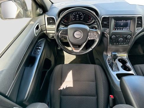 Used 2020 Jeep Grand Cherokee Laredo w/ Security & Convenience Group image 20