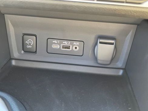 Used 2025 Nissan Sentra SV w/ SV Premium Package FWD image 29