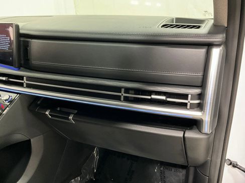 Used 2025 Hyundai Santa Fe Limited AWD/4WD image 17