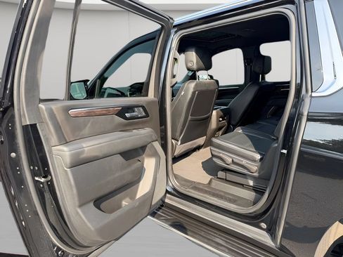 Used 2025 Chevrolet Suburban LS AWD/4WD image 29