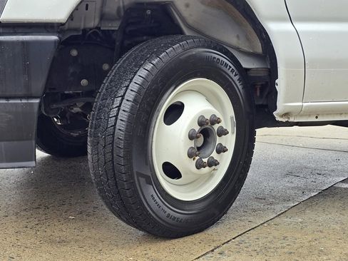 Used 2024 Ford E-350 and Econoline 350 Super Duty w/ Driver's Safety Package image 14