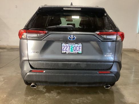Used 2021 Toyota RAV4 XLE image 20