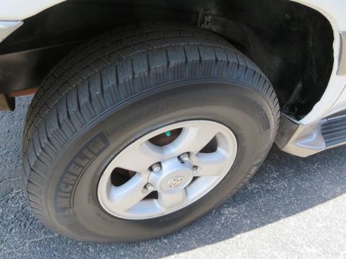 Used 2000 Toyota Land Cruiser AWD/4WD image 11
