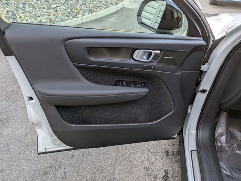 Certified 2023 Volvo C40 P8 Recharge Ultimate w/ Protection Package Premier image 12