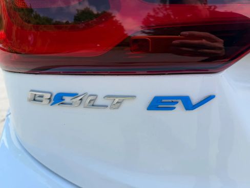 Used 2018 Chevrolet Bolt LT FWD image 13