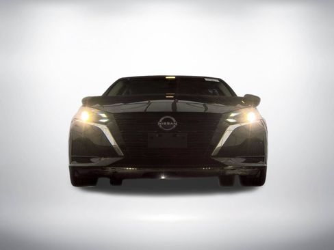 Used 2024 Nissan Altima 2.5 S FWD image 3