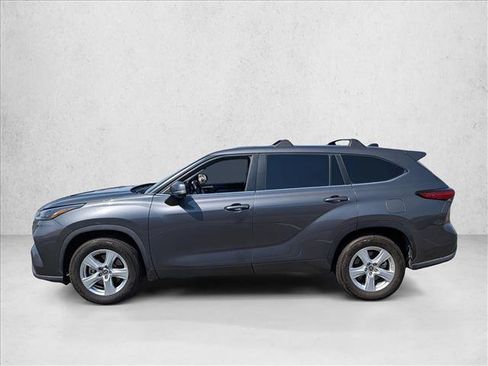 Used 2023 Toyota Highlander LE FWD image 8