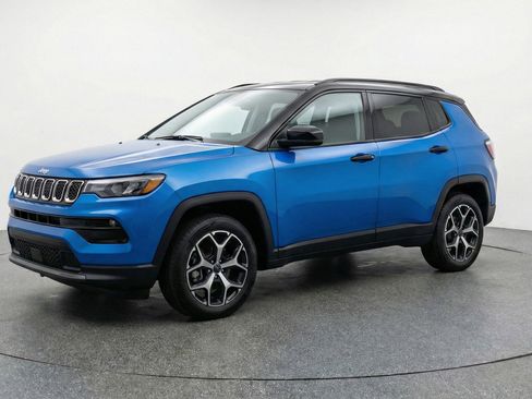 Used 2025 Jeep Compass Limited AWD/4WD image 3