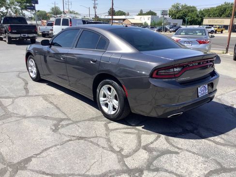 Used 2019 Dodge Charger SXT w/ Travel & Safety Group RWD image 17