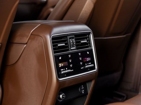 Certified 2023 Porsche Cayenne Turbo AWD/4WD image 38
