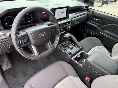 Used 2025 Toyota Tacoma TRD Off-Road AWD/4WD image 9