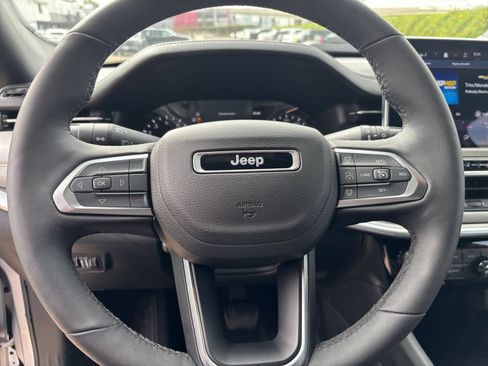 Used 2025 Jeep Compass Limited AWD/4WD image 28