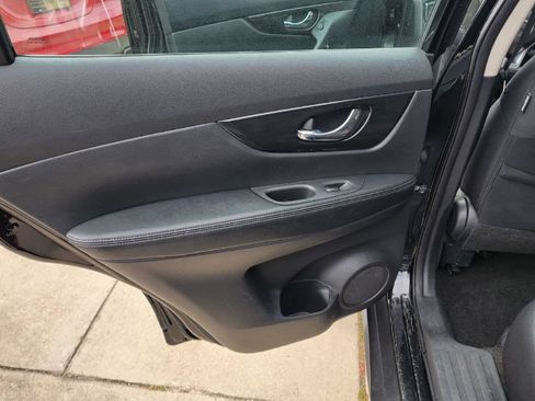 Used 2017 Nissan Rogue S FWD image 15