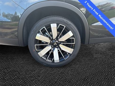 New 2025 Mitsubishi Outlander SE image 12