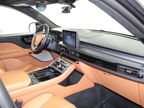 Used 2023 Lincoln Aviator Black Label w/ Dynamic Handling Package image 32