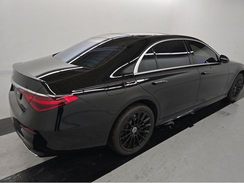 Used 2023 Mercedes-Benz S 580 4MATIC Sedan image 2