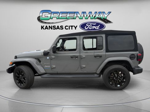 Used 2023 Jeep Wrangler Unlimited Sahara w/ Cold Weather Group AWD/4WD image 5