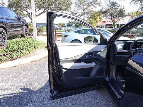 Used 2024 Nissan Ariya AWD image 23