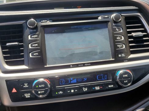 Used 2019 Toyota Highlander XLE AWD/4WD image 57