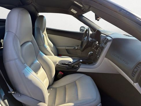 Used 2007 Chevrolet Corvette Coupe w/ Performance Package RWD image 14