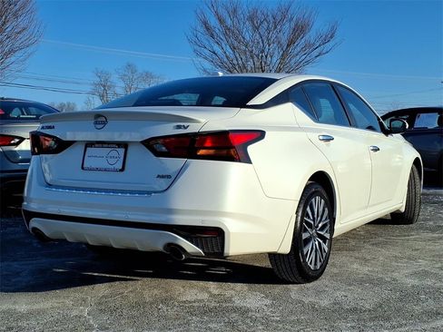 Certified 2023 Nissan Altima 2.5 SV w/ SV Premium Package image 3