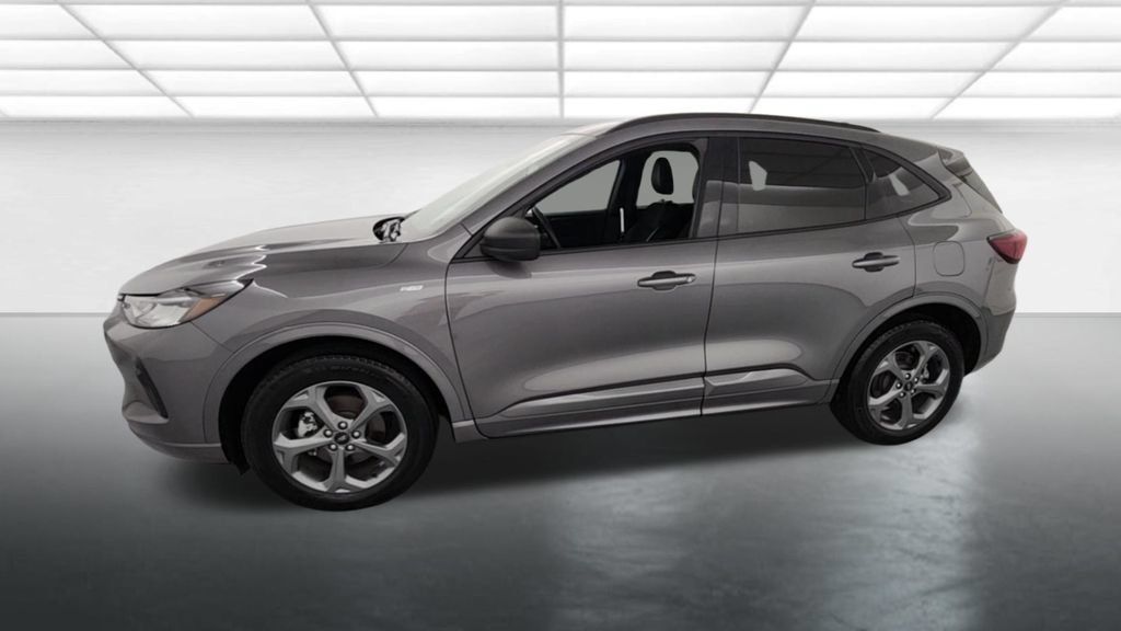 Used 2023 Ford Escape ST-Line w/ Tech Pack #1 AWD/4WD image 4