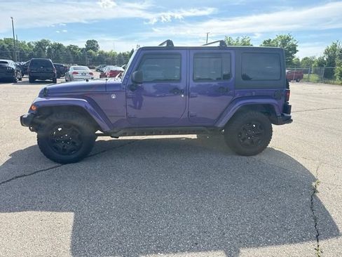 Used 2016 Jeep Wrangler Unlimited Sahara AWD/4WD image 3