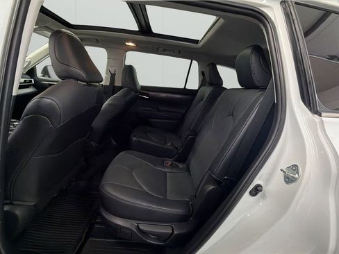 Used 2022 Toyota Highlander Platinum AWD/4WD image 18