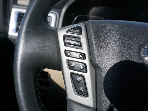 Used 2017 Nissan Titan SV image 8