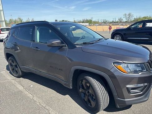 Used 2019 Jeep Compass Latitude AWD/4WD image 3
