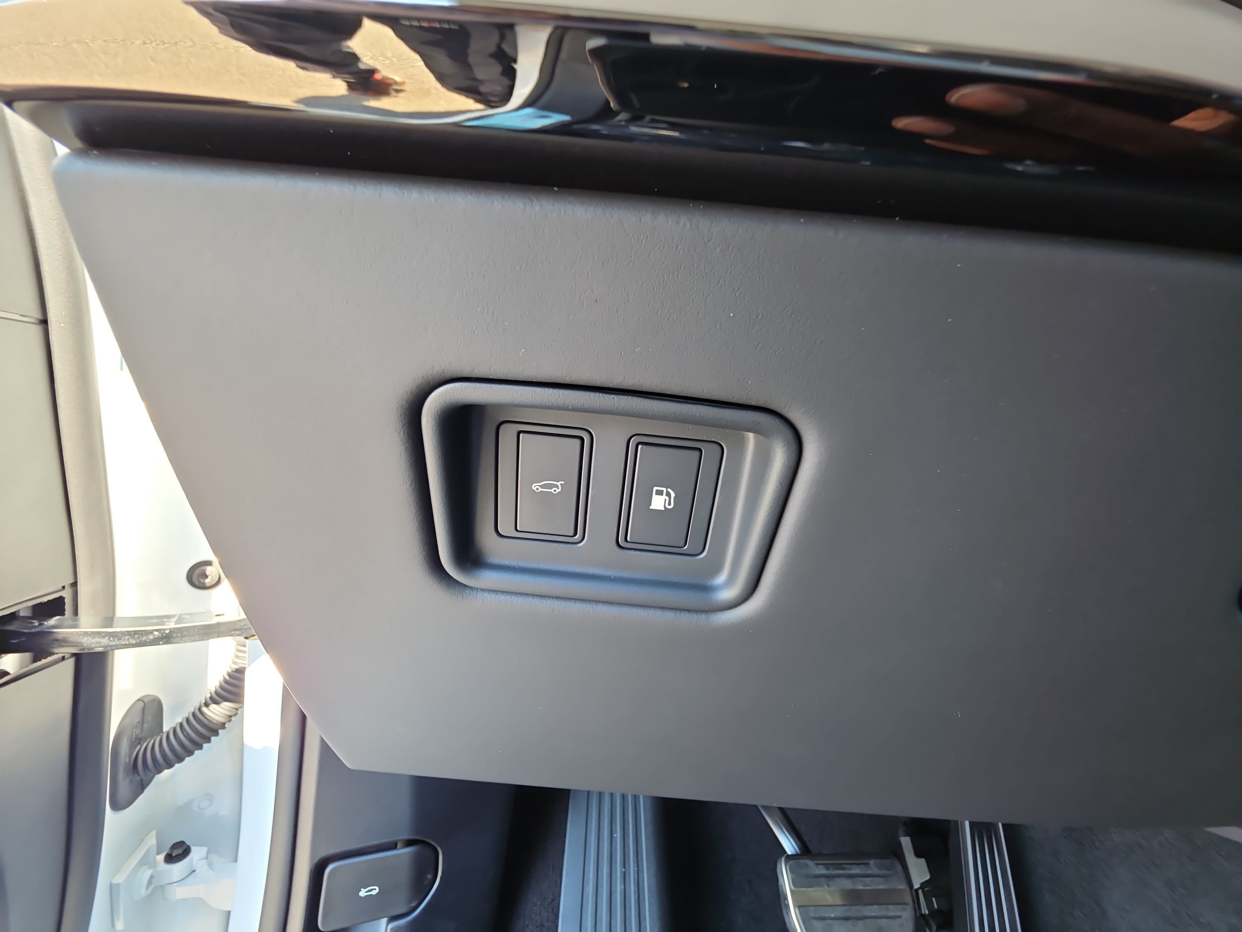 New 2027 Land Rover Range Rover Sport Battersea AWD/4WD image 13