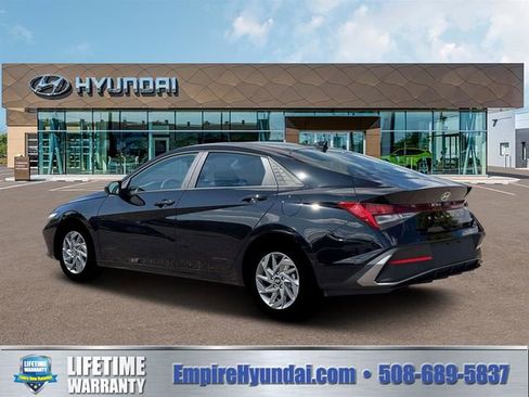 New 2026 Hyundai Elantra Hybrid FWD image 4