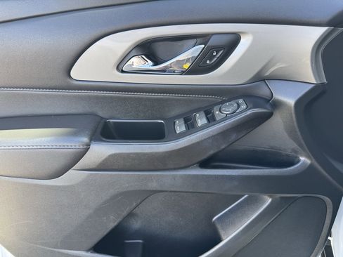 Certified 2023 Chevrolet Traverse LT FWD image 10