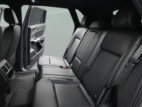 Used 2020 Volkswagen Atlas Cross Sport SEL R-Line FWD image 24