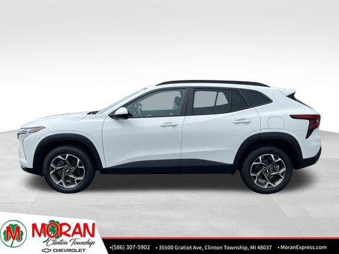 Certified 2024 Chevrolet Trax LT w/ Driver Confidence Package FWD image 3