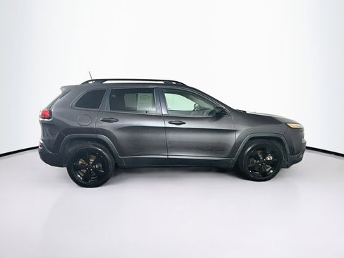 Used 2017 Jeep Cherokee Sport FWD image 10