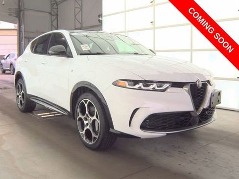 Used 2024 Alfa Romeo Tonale Ti w/ Premium Interior Package image 4